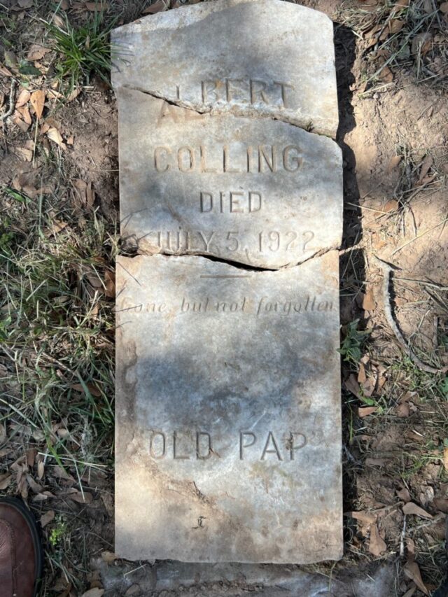 The broken headstone of Albert "Pap" Colling [Photo © T. DeWayne Moore, 2023]