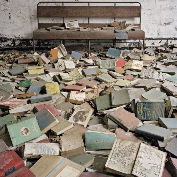 A pile of library books in front of a bench (Unidentified photographer, 2025)