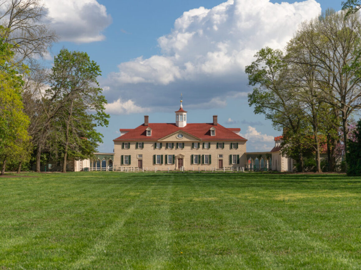 A landscape image of the main house at Mt. Vernon, VA.